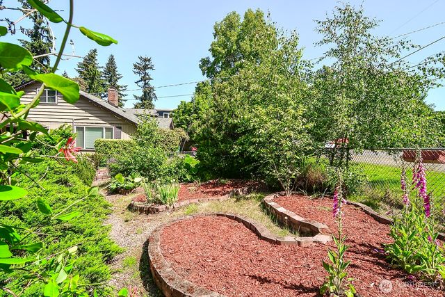 13709 39th Avenue NE, Seattle, WA 98125