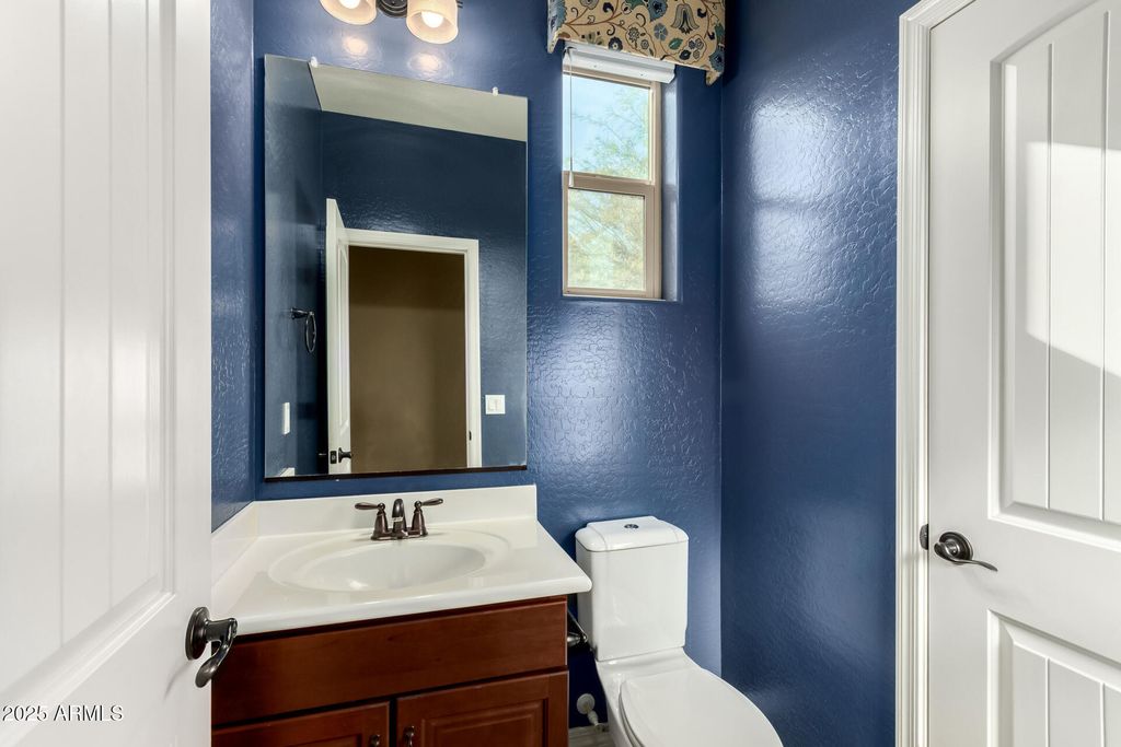 Image 15 of property listing at 3760 W LAPENNA Drive, Phoenix, AZ 85087