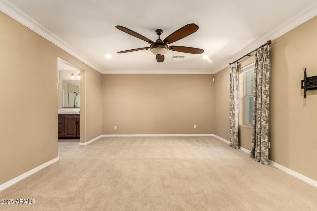 Image 16 of property listing at 3760 W LAPENNA Drive, Phoenix, AZ 85087