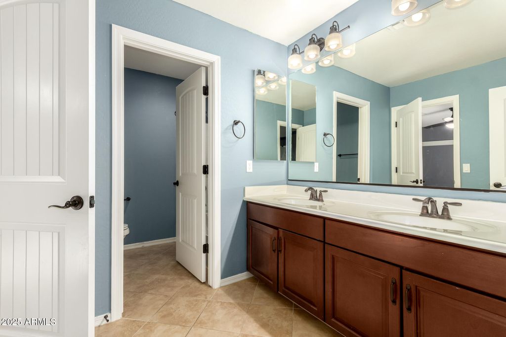 Image 26 of property listing at 3760 W LAPENNA Drive, Phoenix, AZ 85087