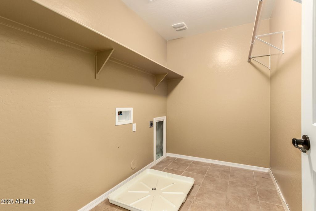 Image 32 of property listing at 3760 W LAPENNA Drive, Phoenix, AZ 85087