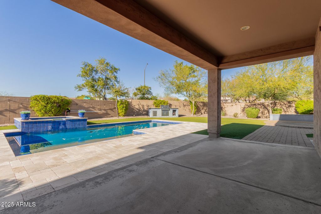 Image 35 of property listing at 3760 W LAPENNA Drive, Phoenix, AZ 85087