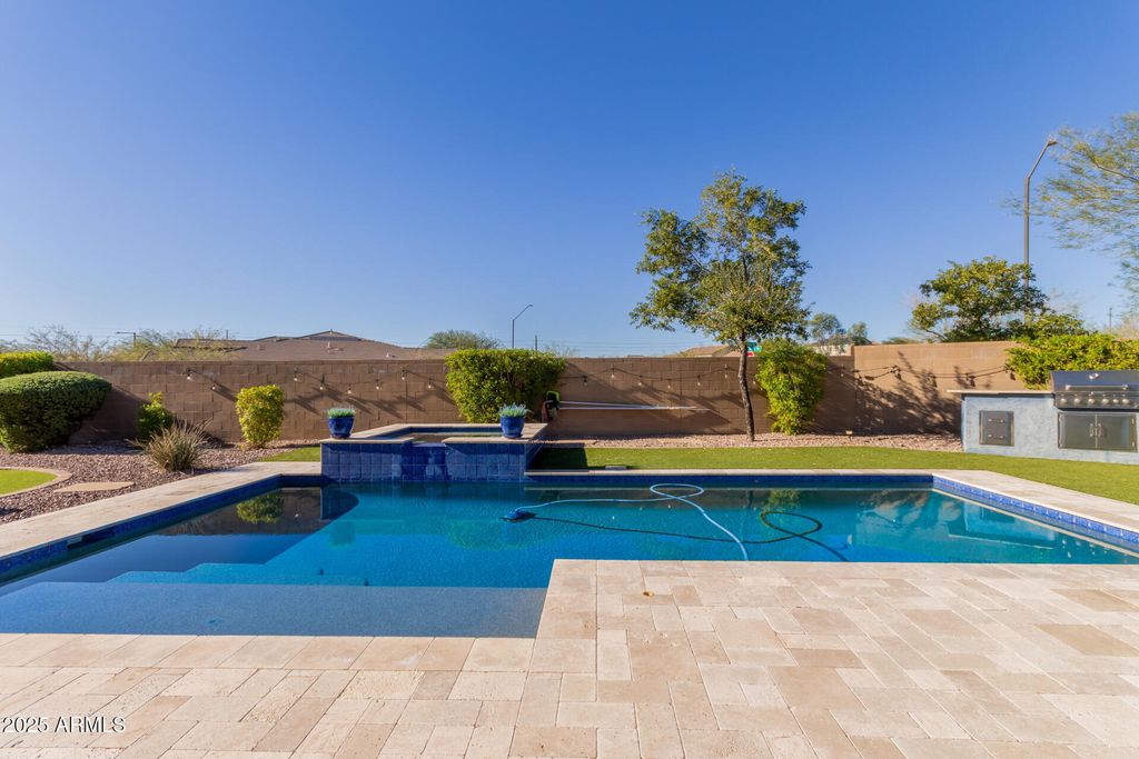 Image 36 of property listing at 3760 W LAPENNA Drive, Phoenix, AZ 85087