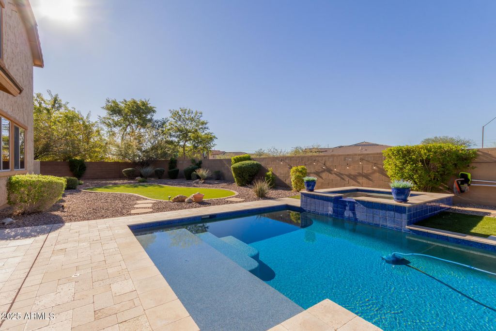 Image 37 of property listing at 3760 W LAPENNA Drive, Phoenix, AZ 85087