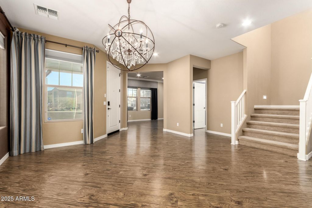Image 4 of property listing at 3760 W LAPENNA Drive, Phoenix, AZ 85087