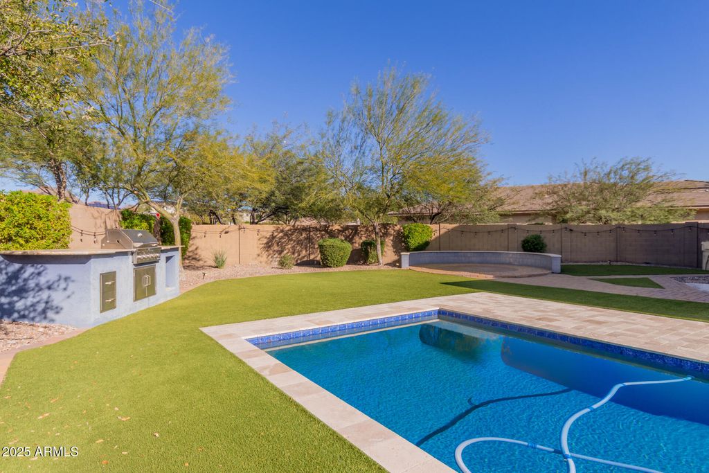 Image 40 of property listing at 3760 W LAPENNA Drive, Phoenix, AZ 85087