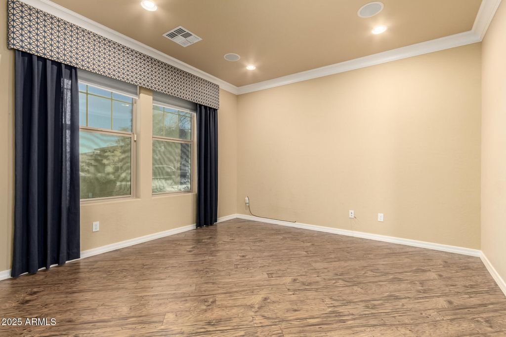 Image 5 of property listing at 3760 W LAPENNA Drive, Phoenix, AZ 85087
