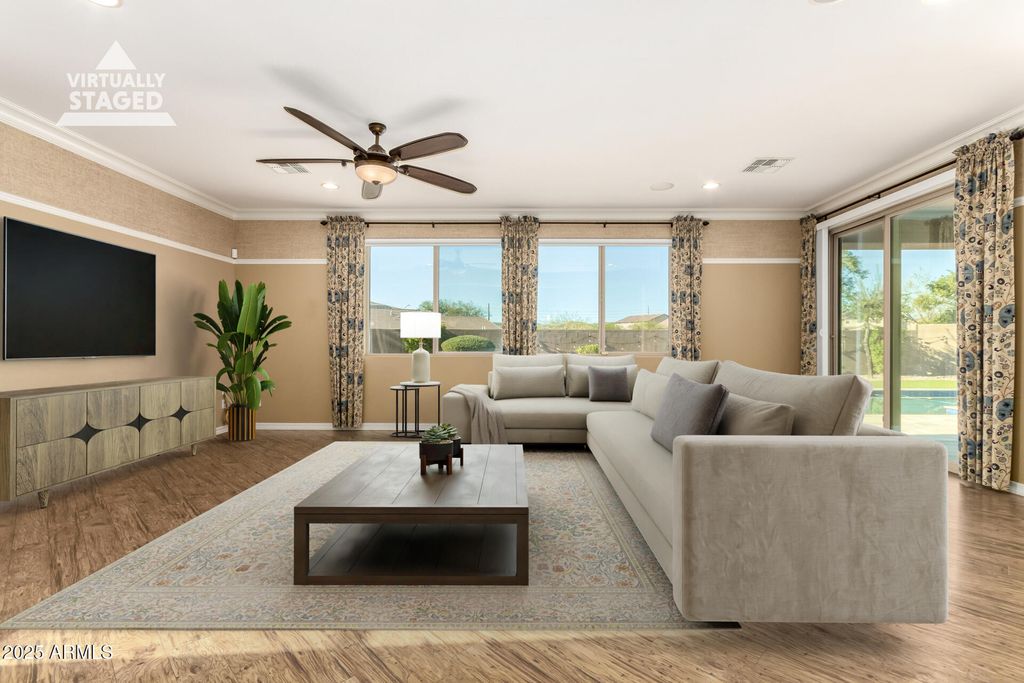 Image 6 of property listing at 3760 W LAPENNA Drive, Phoenix, AZ 85087