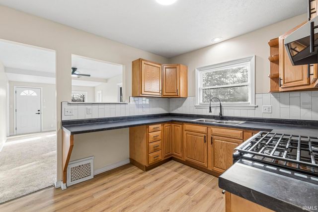 1002 E Broadway Street, Mishawaka, IN 46545