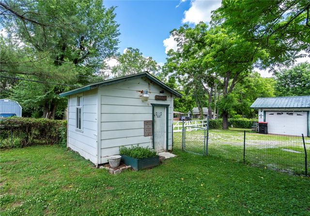 312 W Spring Street, Sulphur Springs, AR 72768