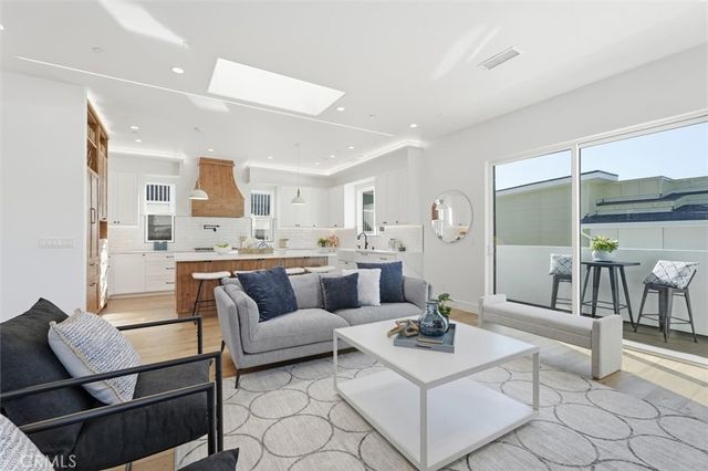 617 N Irena Avenue A, Redondo Beach, CA 90277