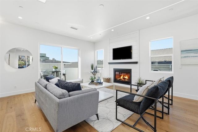 617 N Irena Avenue A, Redondo Beach, CA 90277