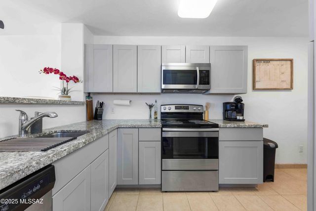 5675 N Camino Esplendora Apt 1103, Tucson, AZ 85718