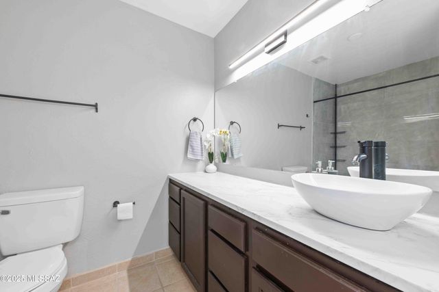 5675 N Camino Esplendora Apt 1103, Tucson, AZ 85718