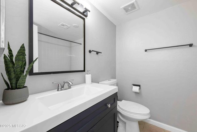 5675 N Camino Esplendora Apt 1103, Tucson, AZ 85718