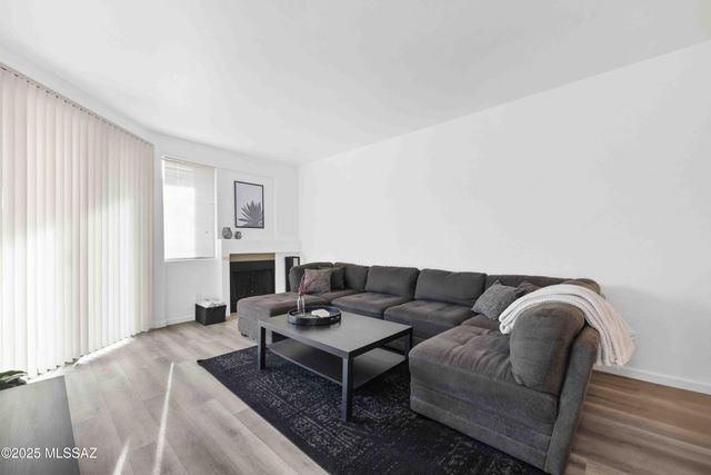 5675 N Camino Esplendora Apt 1103, Tucson, AZ 85718