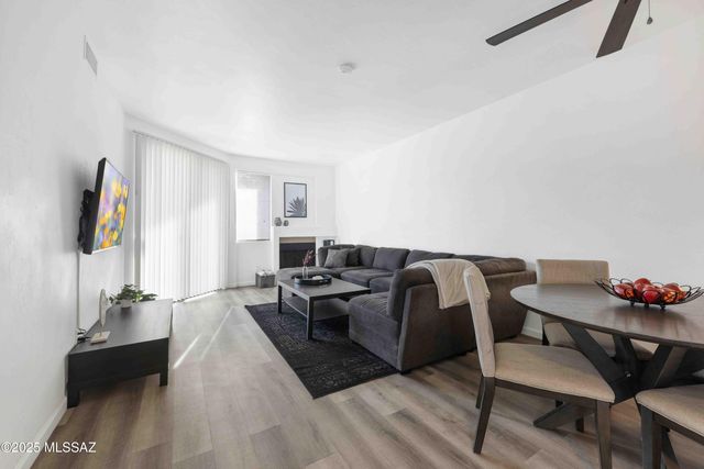 5675 N Camino Esplendora Apt 1103, Tucson, AZ 85718