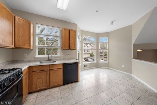 1727 Essex St 601, Rahway City, NJ 07065