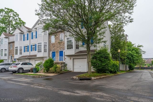 1727 Essex St 601, Rahway City, NJ 07065