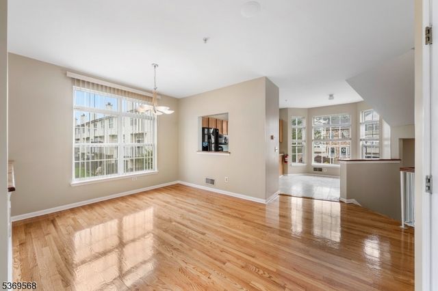 1727 Essex St 601, Rahway City, NJ 07065