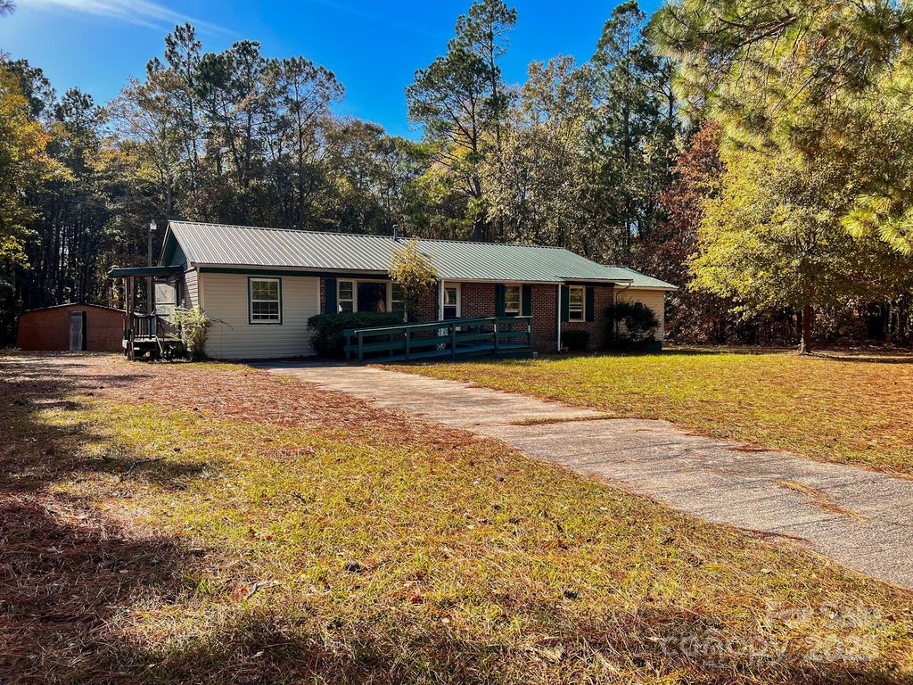 405 W Inwood Street, Bethune, SC 29009