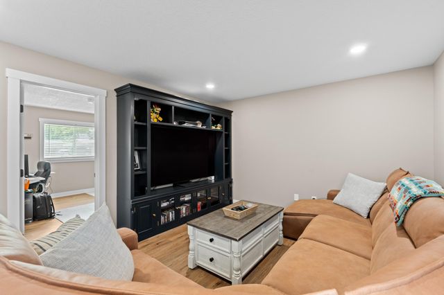 1805 12th Avenue NE, Austin, MN 55912