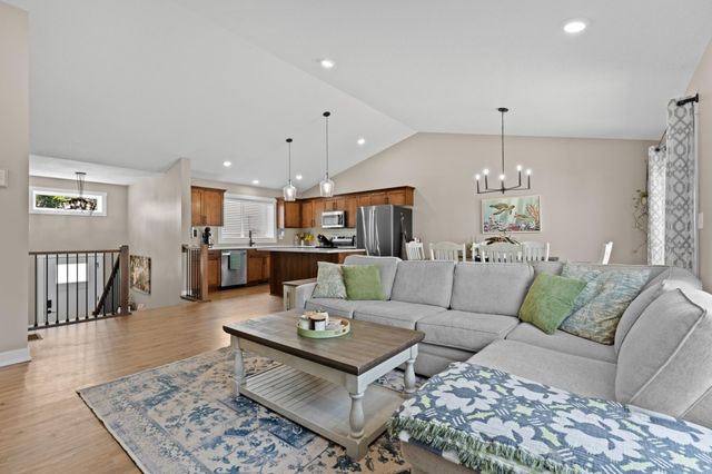 1805 12th Avenue NE, Austin, MN 55912