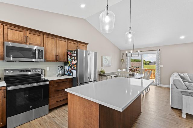 1805 12th Avenue NE, Austin, MN 55912