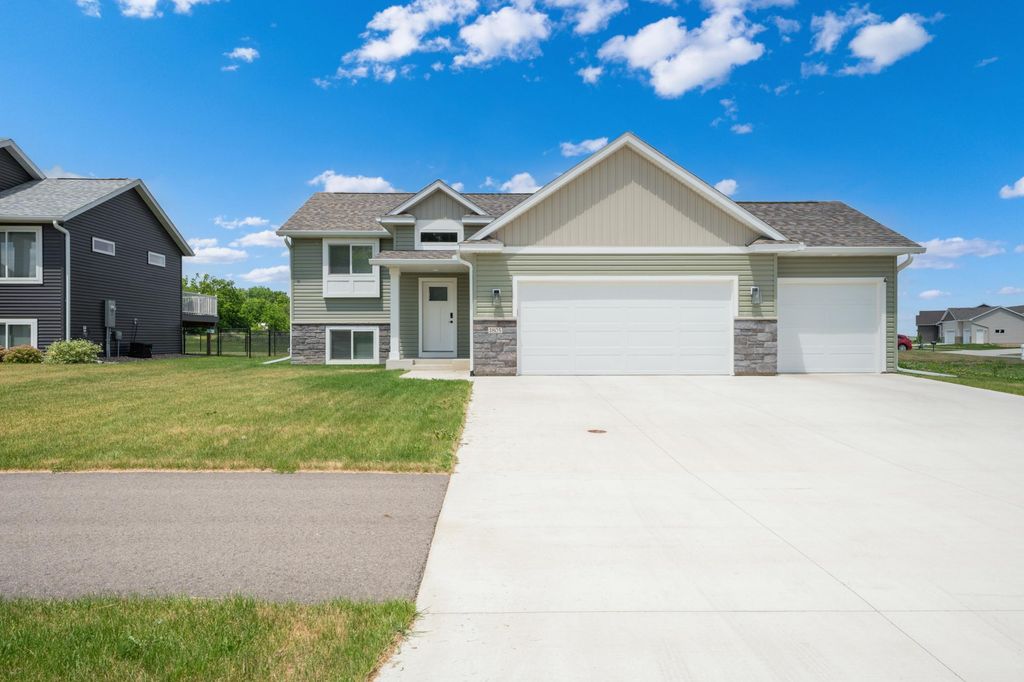 1805 12th Avenue NE, Austin, MN 55912