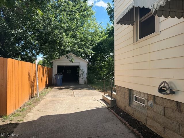 1049 W 12th Street, Lorain, OH 44052