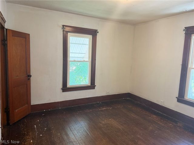 1049 W 12th Street, Lorain, OH 44052
