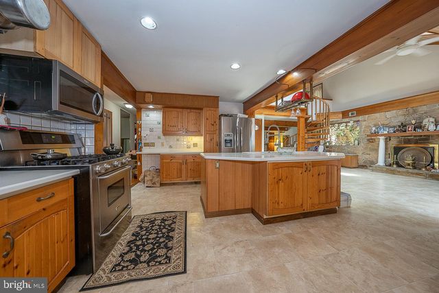 446 IRISH RD, Berwyn, PA 19312