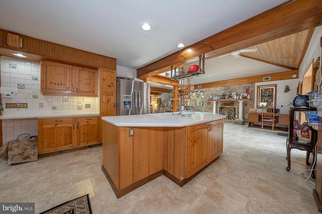 446 IRISH RD, Berwyn, PA 19312