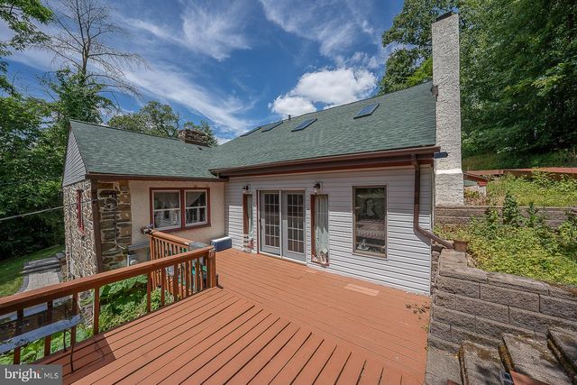446 IRISH RD, Berwyn, PA 19312