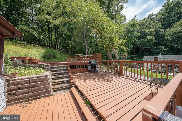446 IRISH RD, Berwyn, PA 19312