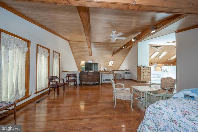 446 IRISH RD, Berwyn, PA 19312