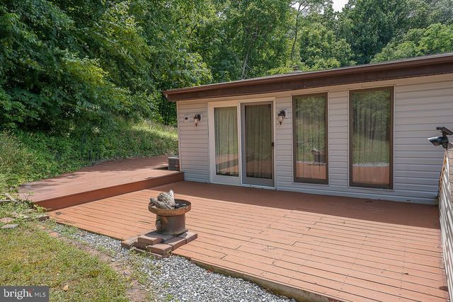 446 IRISH RD, Berwyn, PA 19312