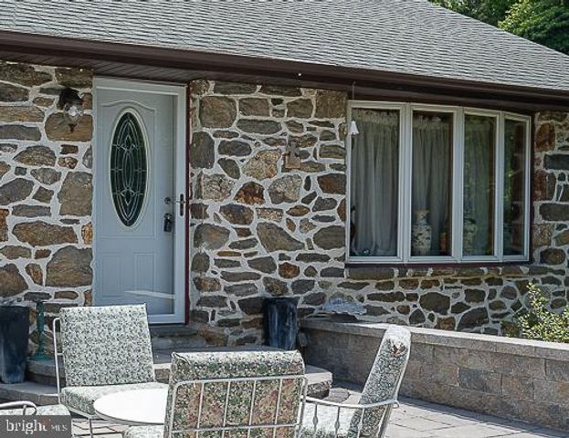 446 IRISH RD, Berwyn, PA 19312