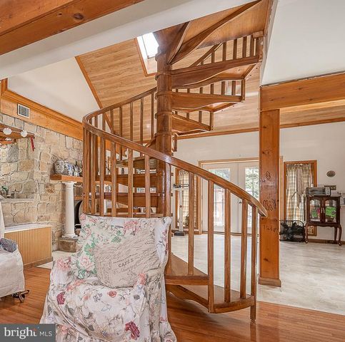 446 IRISH RD, Berwyn, PA 19312
