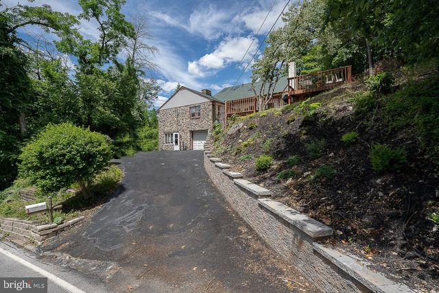 446 IRISH RD, Berwyn, PA 19312