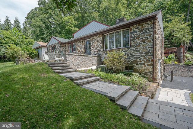 446 IRISH RD, Berwyn, PA 19312