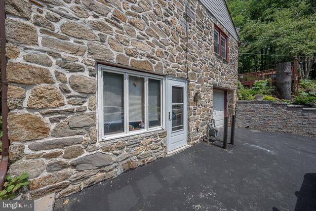 446 IRISH RD, Berwyn, PA 19312