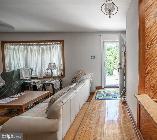 446 IRISH RD, Berwyn, PA 19312
