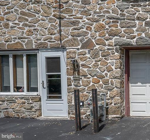 446 IRISH RD, Berwyn, PA 19312