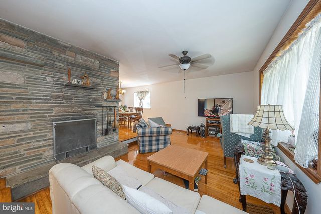 446 IRISH RD, Berwyn, PA 19312