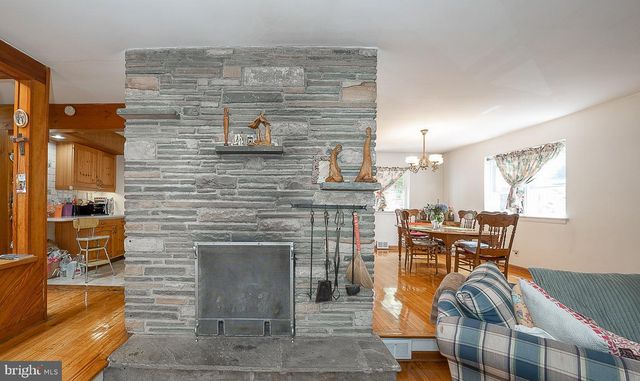 446 IRISH RD, Berwyn, PA 19312
