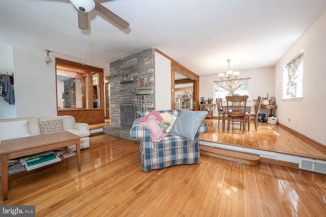 446 IRISH RD, Berwyn, PA 19312
