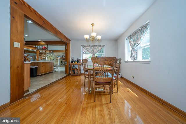 446 IRISH RD, Berwyn, PA 19312