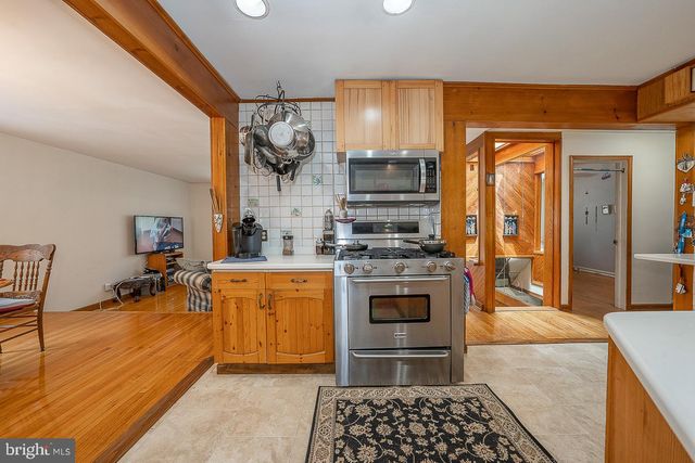 446 IRISH RD, Berwyn, PA 19312