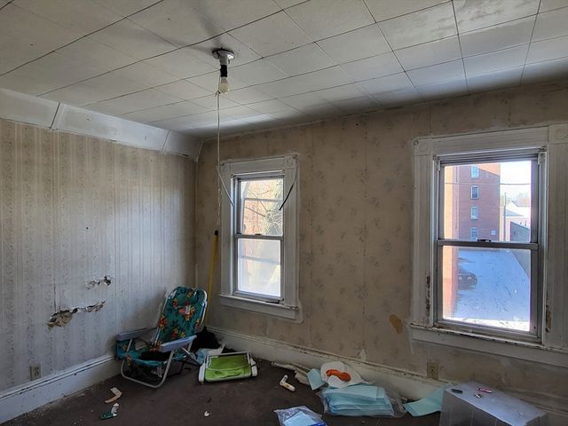 33 Lansing Pl, Springfield, MA 01108